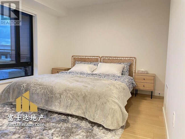 Photo du bâtiment - 6788-6788 Oak St