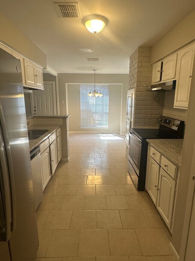 Foto del edificio - 403 Mistywood Dr