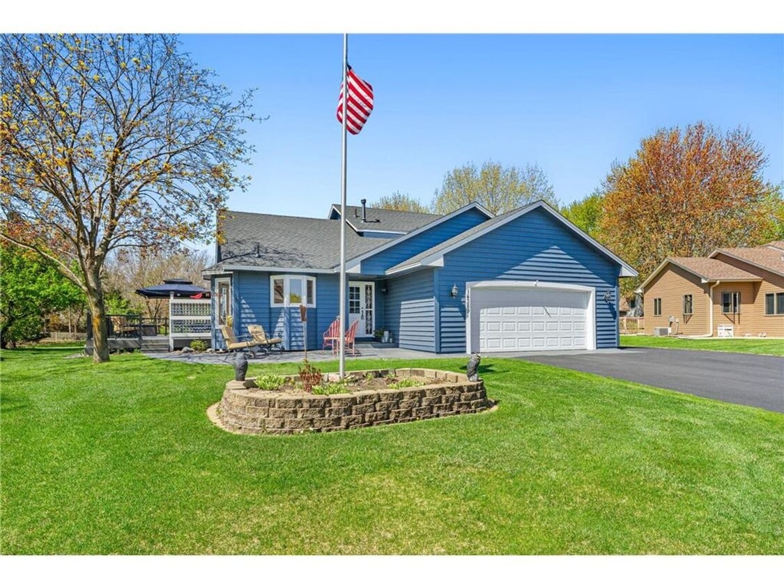 Primary Photo - Stunning home located in the heart of Appl...