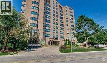 Building Photo - 549-549 Ridout St N