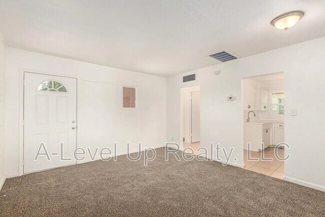 Foto del edificio - 3041 E Proctor Vista