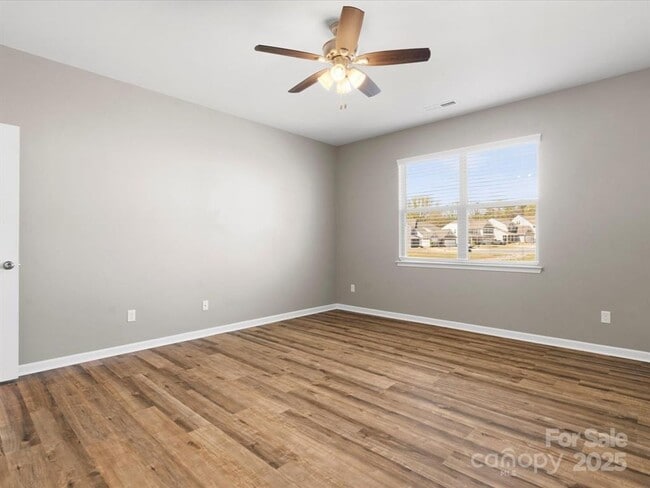 Building Photo - Beautiful 4BR/3.5 BA Home in Mooresville
