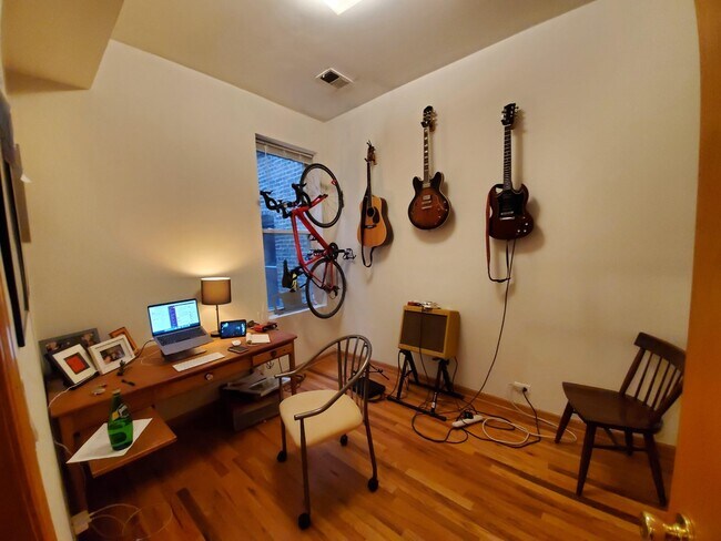 Foto del edificio - 2048 N Western Ave