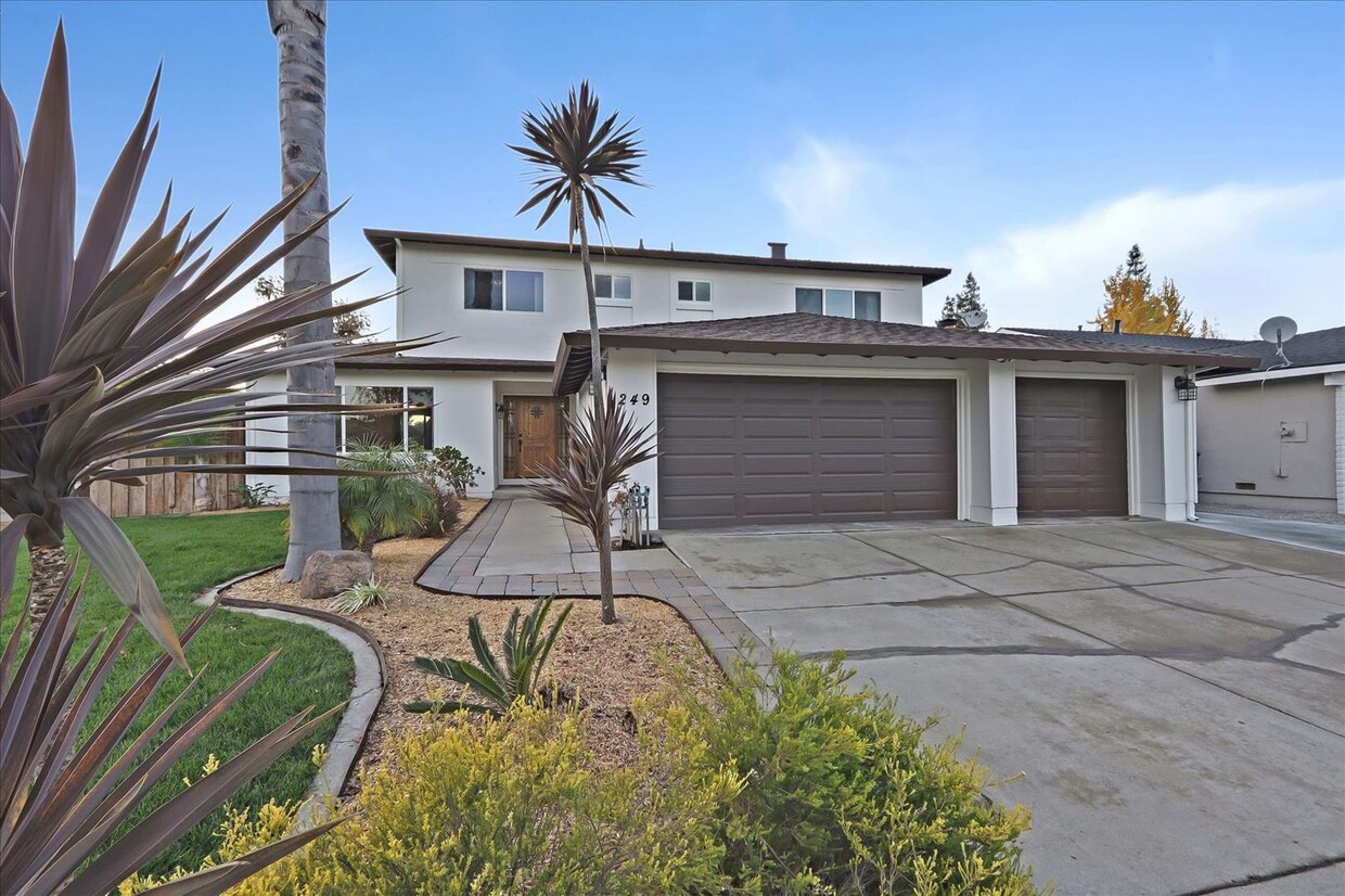 Primary Photo - Gorgeous, Spacious and Move In Ready Home!