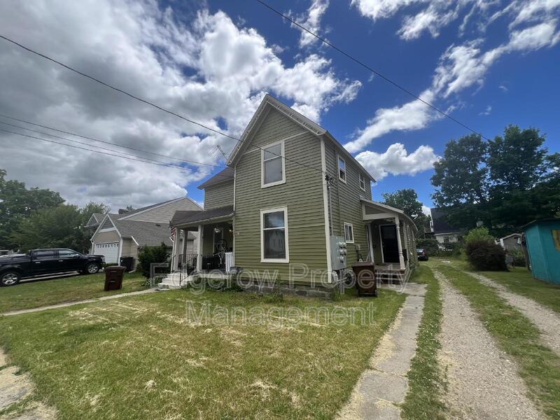 Primary Photo - 136 Centennial St