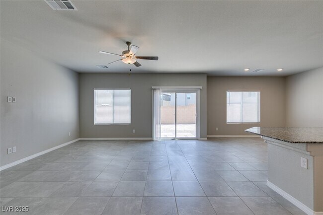 Foto del edificio - 945 Willow Berry Ave