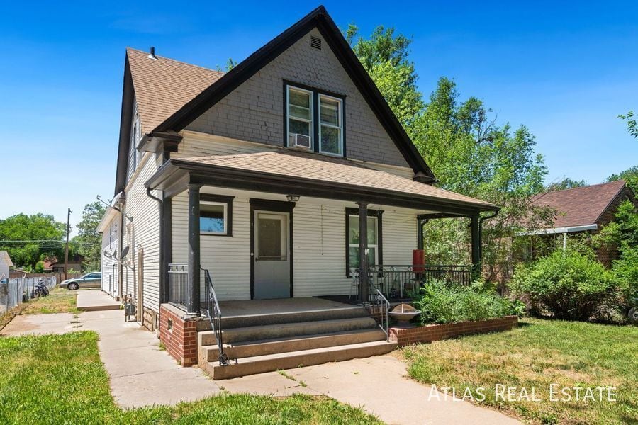 Primary Photo - 1919 11th Ave