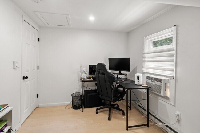 Building Photo - 22 Frazer Rd