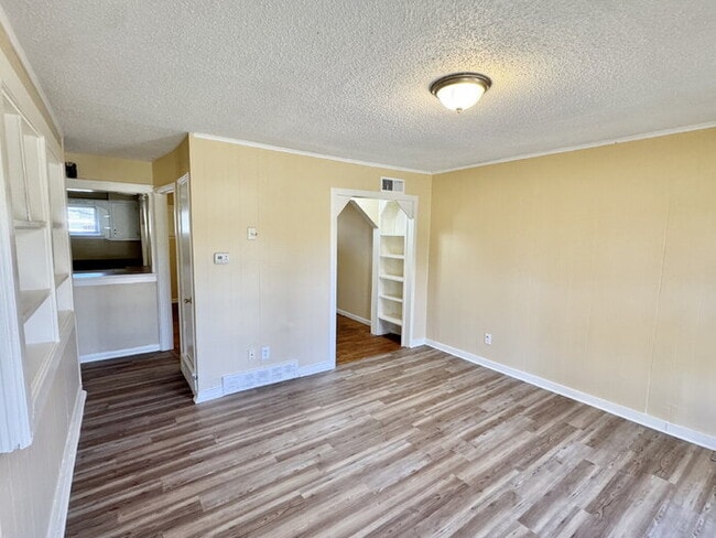 Building Photo - 5502 Santa Monica St