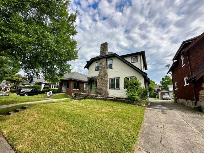 Building Photo - Bond Hill- Beautiful 3 bed 1.5 bath