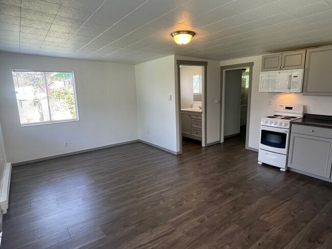 Foto del edificio - 1-Bedroom Cabin at Gooseberry Point
