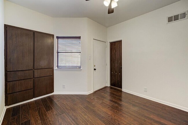 Building Photo - 3316 Guadalupe St