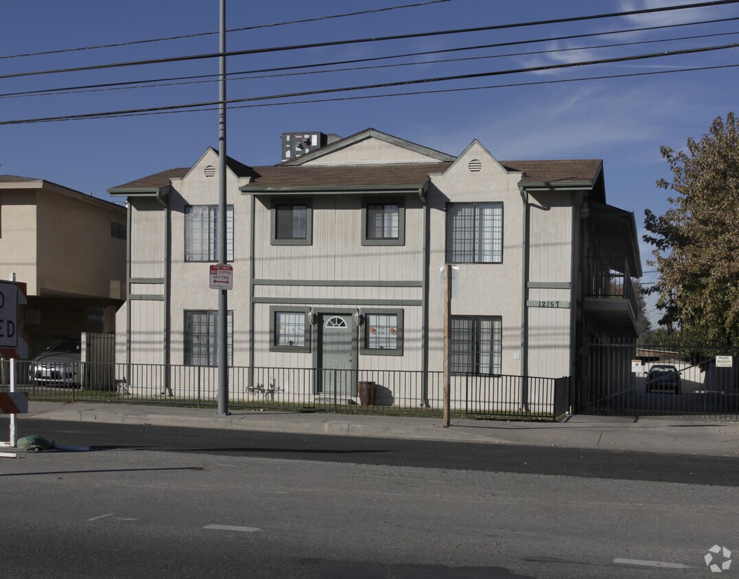 Building Photo - 12155-12157 Vanowen St