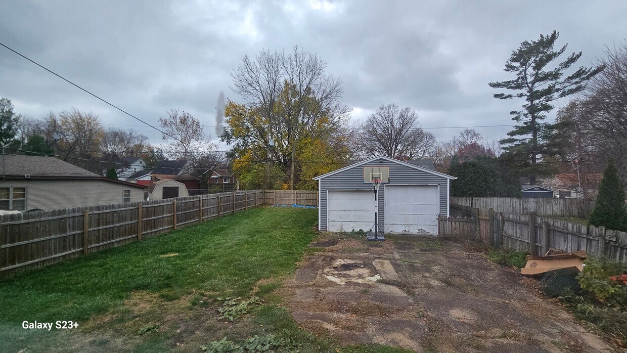 Foto principal - Beautifully updated 3 Bedroom