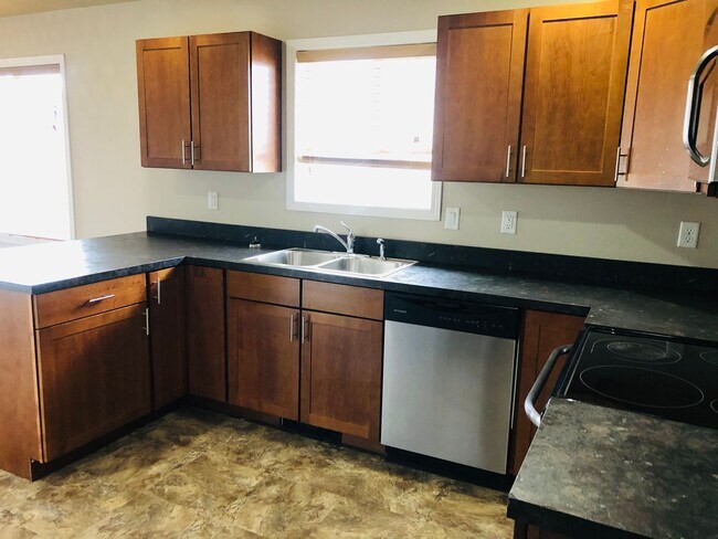 Kitchen - 519 3rd St NW