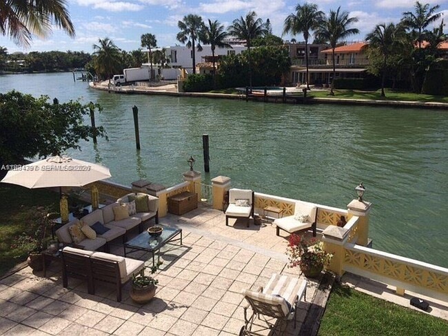 Foto del edificio - 4812 Pine Tree Dr