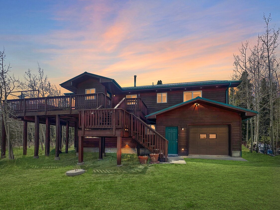 Primary Photo - 2.5 Acres! 3 car garage! Two living spaces!