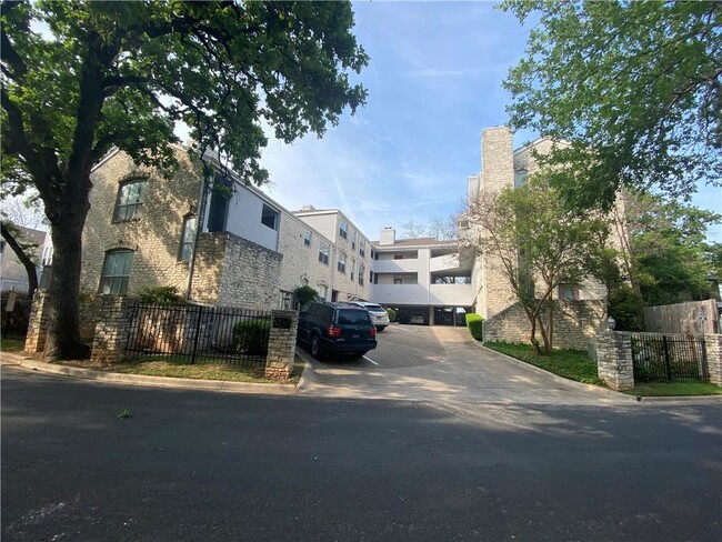 Building Photo - 2520 Quarry Rd