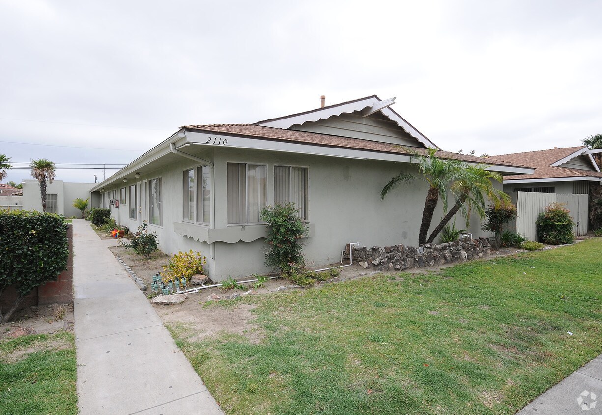 Primary Photo - La Palma Apartments