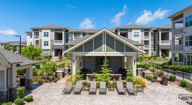 Foto del edificio - 15155 Ollie Dr