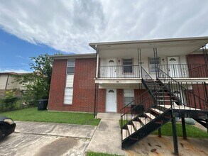 Building Photo - 4804 Cedarhill Cir