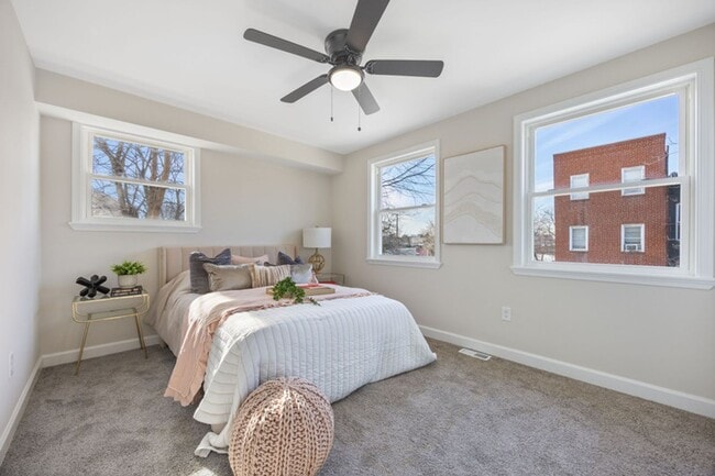 Building Photo - ***SECTION 8 ***4-bedroom, 2-bathroom end-...