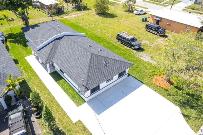 Building Photo - 22300 SW 117th Ave