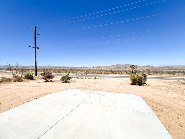 Building Photo - Joshua Tree Home with Desert Views