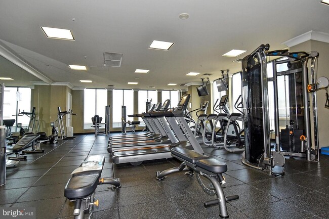 Building Photo - 851 N Glebe Rd