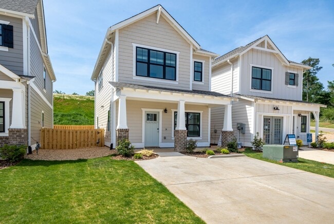 Building Photo - 2 Bedroom Rental House with elevated amenities!