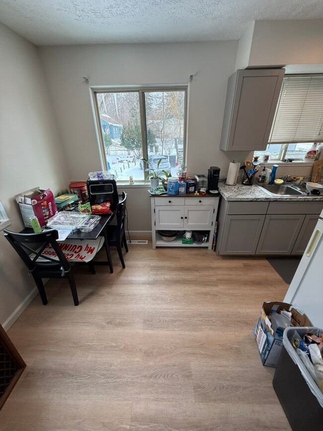 Building Photo - 1250 Lilac Ave