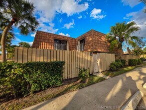Building Photo - 832 Blue Ridge Cir
