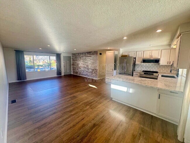 Foto del edificio - 670 NE 22nd St