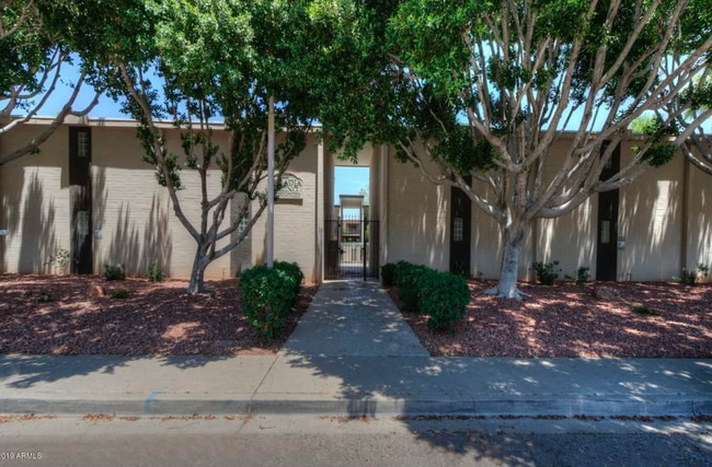 Photo - 1828 W Tuckey Ln Townhome