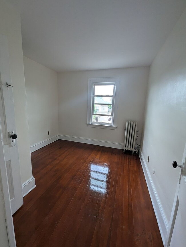 Building Photo - 448 Ainsworth St
