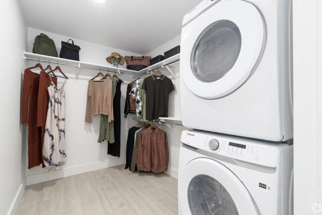 Building Photo - 1985 NW Savier St