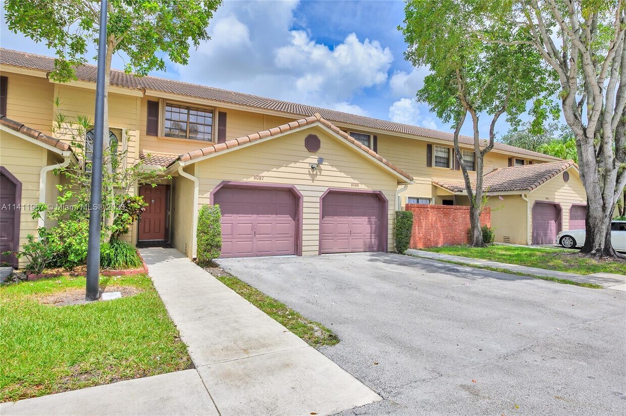 9087 Vineyard Lake Dr, Plantation, FL 33324 Townhome Rentals in