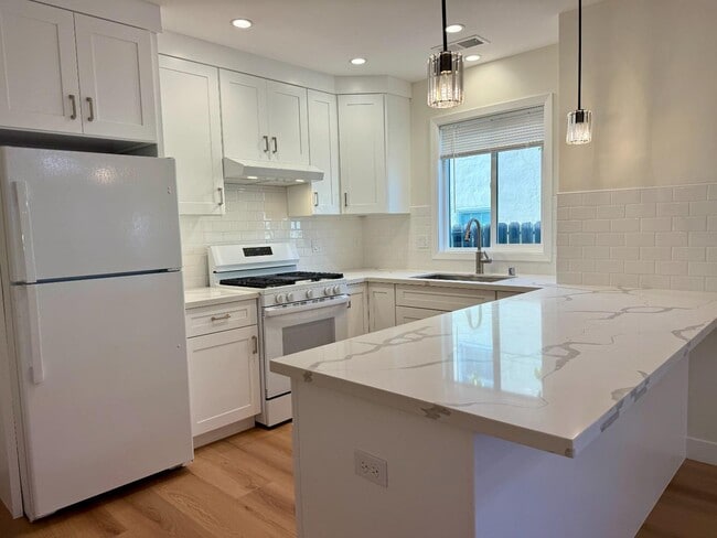 Building Photo - 634 Fulton St