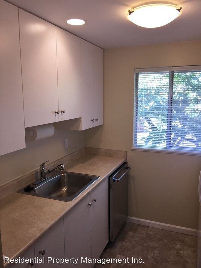 Building Photo - 2 br, 1 bath House - 12618 NW Barnes Road ...