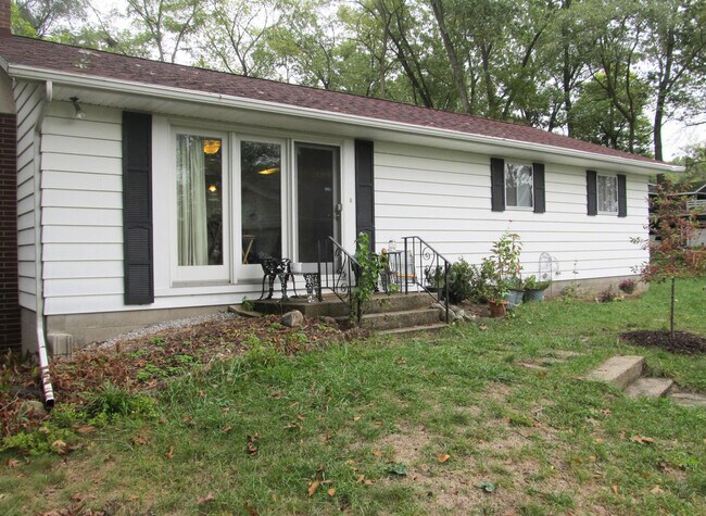 Building Photo - 8903 E Gull Lake Dr