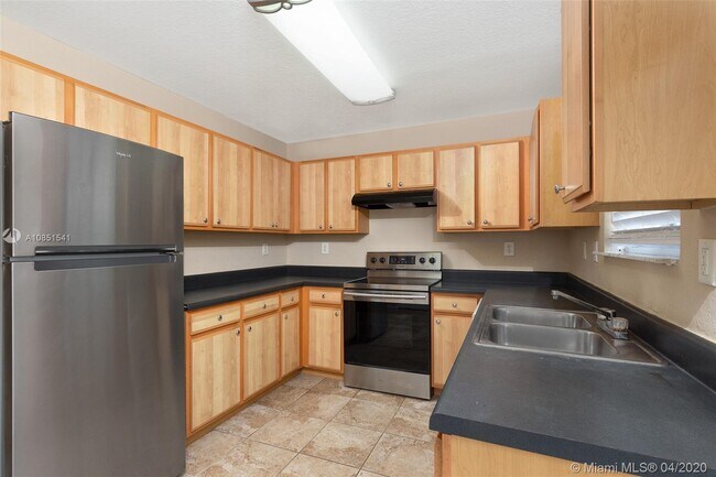 Foto del edificio - 2066 NE 167th St