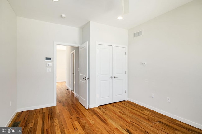 Building Photo - Beautiful bright 3 bed 3 bath home for ren...