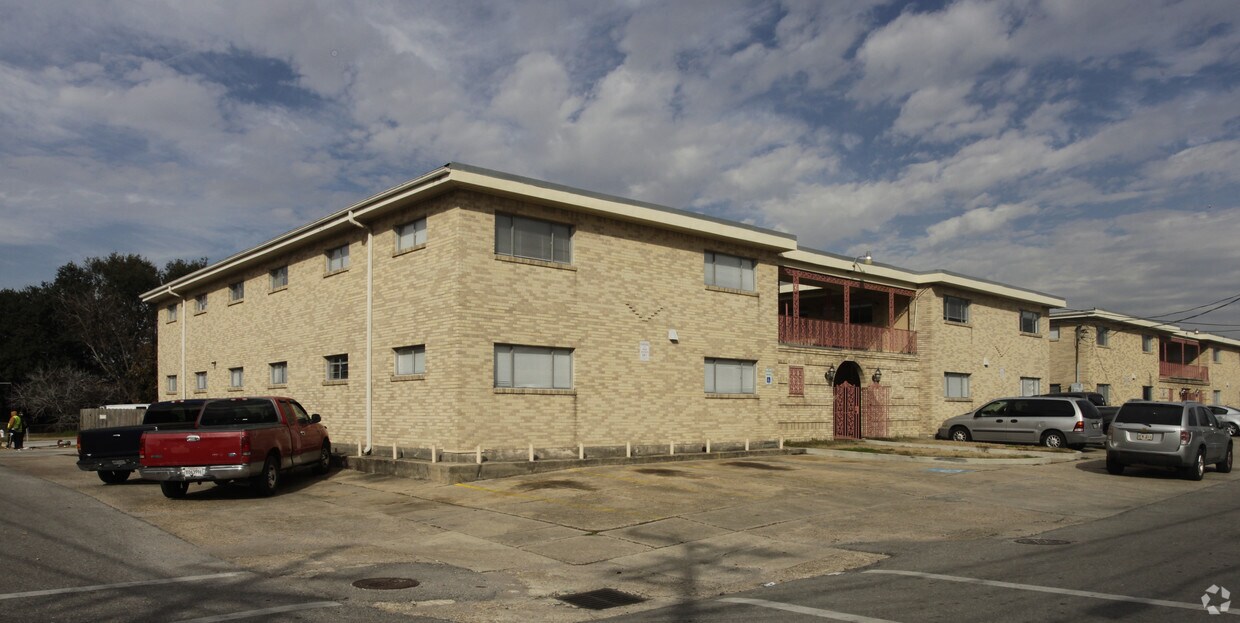 Primary Photo - 1600 Carrollton Ave