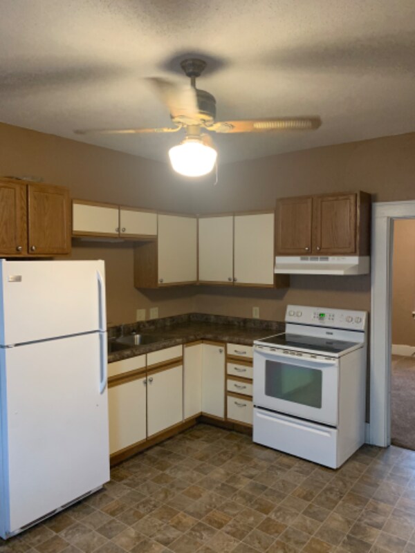 612 E Kemp Ave Unit B, Watertown, SD 57201 Room for Rent in Watertown