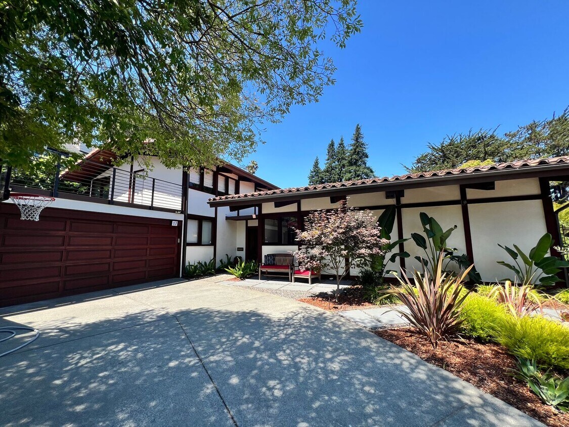 Primary Photo - SPACIOUS FOUR BEDROOM TWO AND HALF BATH CH...