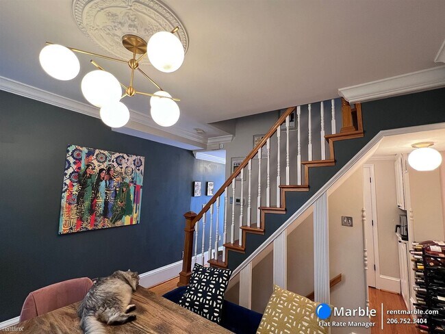 Building Photo - 2 br, 1 bath Townhome - 1805 6th St NW