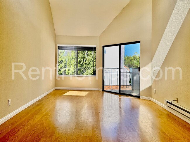 Foto del edificio - 8308 Regents Rd