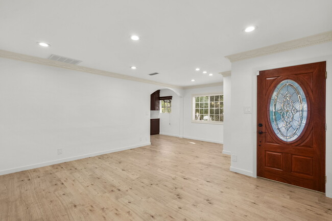 Foto del edificio - 18621 Bryant St