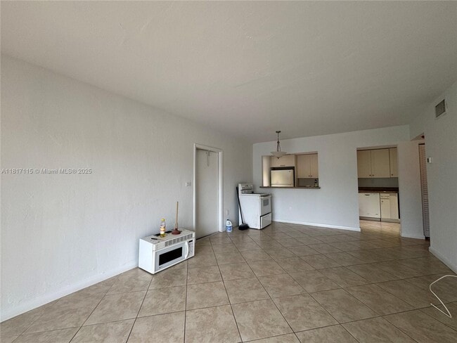 Building Photo - 14034 SW 90th Ave