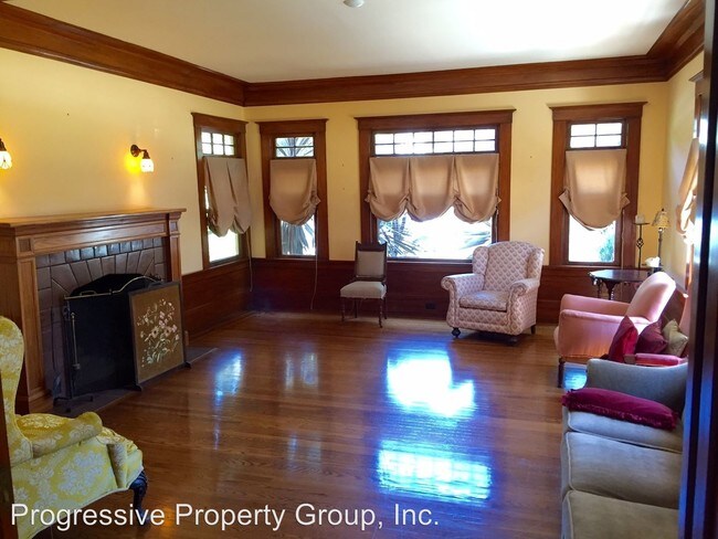 Building Photo - 235 Moncada Way